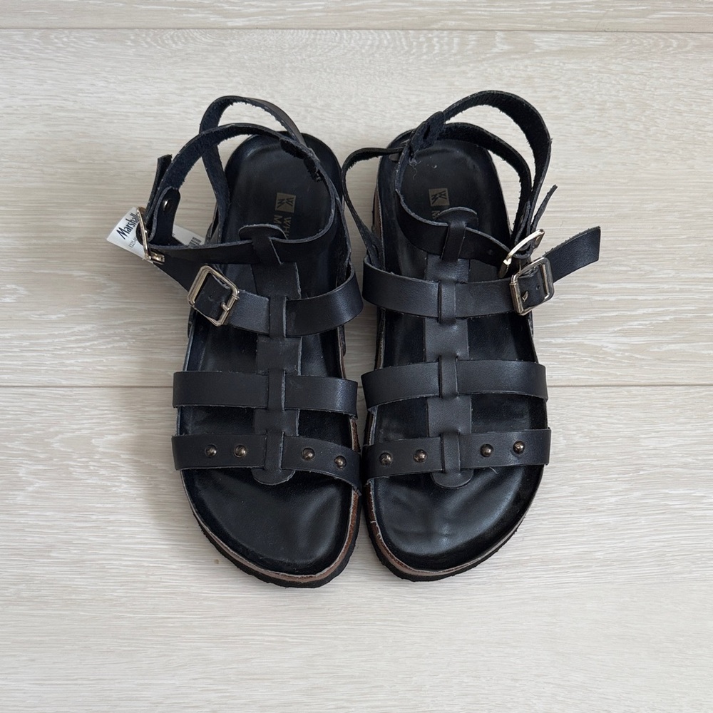 White Mountain Black and Gold Sandals